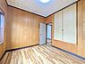 洋室：南東洋室各居室に収納スペースも充実していて、お部屋もスッキリ片付けられ、季節ごとの入れ替えも不要になりそうです♪