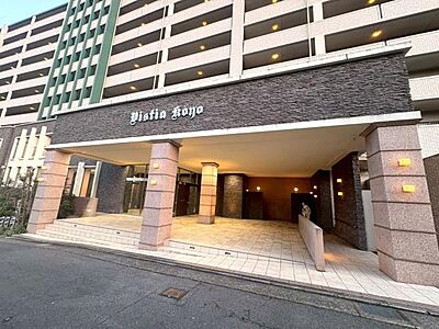 外観:10階建てのマンション。高層階にある2SLDKで、ペット飼育可の物件です(細則有り) 外観:10階建てのマンション。高層階にある2SLDKで、ペット飼育可の物件です(細則有り)
