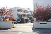 広島市立亀山南小学校まで1200m、広島市立亀山南小学校まで徒歩15分
