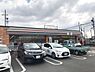 周辺：セブンイレブン初芝駅東店まで710m
