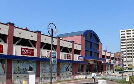 ウエルシアCOMBOX光明池店まで400m