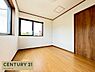 洋室：広々とした明るい洋室です！日当たり良好でお部屋が明るいです！収納スペース付きでお部屋の綺麗を保つことができます！