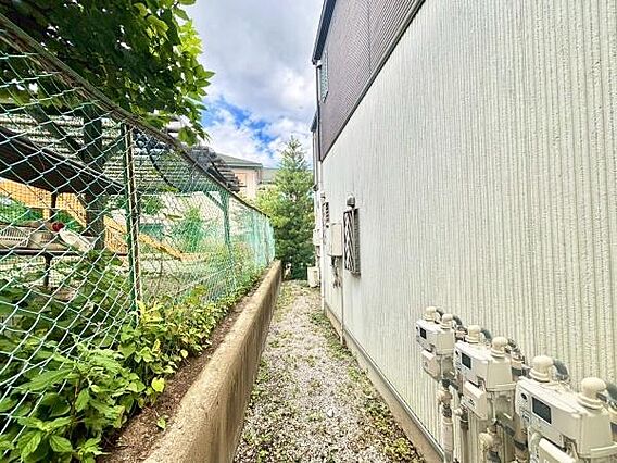 隣地境