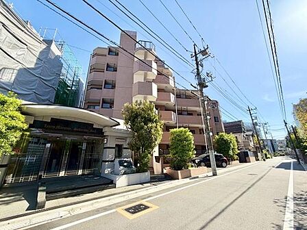 周辺の街並みに調和した洗練された外観♪落ち着きと品のあるたたずまいが魅力的です♪