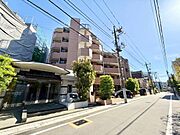 周辺の街並みに調和した洗練された外観♪落ち着きと品のあるたたずまいが魅力的です♪