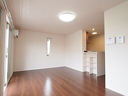 スカイブルー H 101号室 1階1LDKのリビング/ダイニング