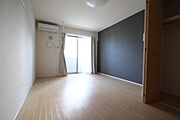 ※参考写真　103号室の室内写真です。色・設備等の違いや反転タイプの間取りの可能性がございます。