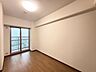洋室：今からここを誰のお部屋にしようか、そんな洋室。大きさは5.5帖です。 