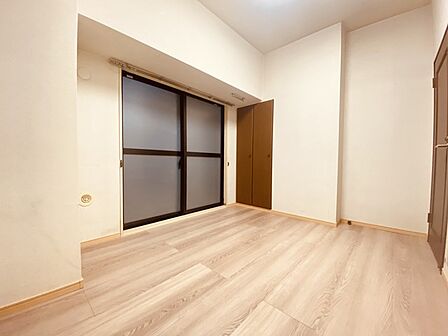 衣類の整理整頓に嬉しいクローゼット付きのお部屋。お子様のお部屋としても便利です。