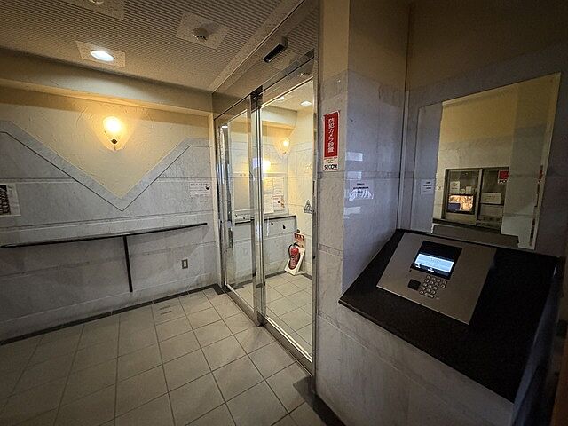 エントランス シャインハイツ久米川駅前 2階/-