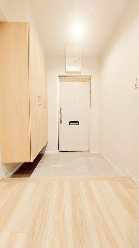 気持ちよくご家族やゲストを送迎できるスタイリッシュでスッキリとした玄関です。
