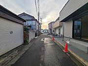 戸建てが立ち並ぶ静かな住宅街。四季折々の移り変わりを感じながら自然と楽しみ、暮らす、そんな毎日を日々の中で感じられる住環境 