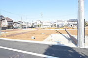 南道路に面しており日中もたくさんの陽が入ります。風通りや周辺環境など実際に現地にてご確認ください。 