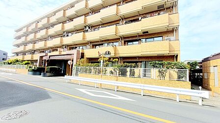 商業施設が徒歩圏内に充実、日々のお買い物も安心な環境です。