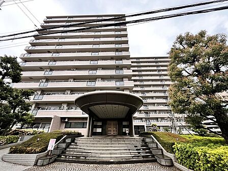 商業施設が徒歩圏内に充実、日々のお買い物も安心な環境です。