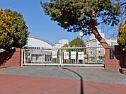 藤沢小学校（740m）
