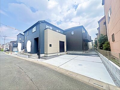 外観:セカンドカーや来客時にも便利なカースペース2台分ございます。 外観:セカンドカーや来客時にも便利なカースペース2台分ございます。