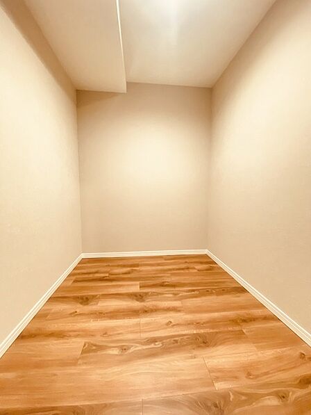 広々収納で、仕事着、普段着をまとめて収納できます。 