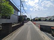 戸建てが立ち並ぶ静かな住宅街。四季折々の移り変わりを感じながら自然と楽しみ、暮らす、そんな毎日を日々の中で感じられる住環境 