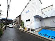 カースペースは1台駐車できます。車庫の出し入れのしやすさなど、実際に現地にてご確認ください。 