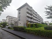 静かな住宅街。四季折々の移り変わりを感じながら自然と楽しみ、暮らす、そんな毎日を日々の中で感じられる住環境 