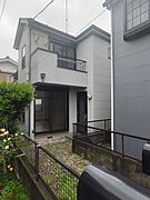 戸建てならではのお庭スペース。ガーデニング、お子様のプールなど、、、、様々な楽しみ方ができるプライベート空間。ご家族皆さままで思いっきりお楽しみください。 