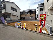戸建てが立ち並ぶ静かな住宅街。四季折々の移り変わりを感じながら自然と楽しみ、暮らす、そんな毎日を日々の中で感じられる住環境 