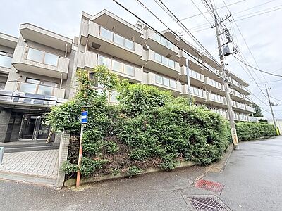 外観:戸建てが立ち並ぶ静かな住宅街。四季折々の移り変わりを感じながら自然と楽しみ、暮らす、そんな毎日を日々の中で感じられる住環境 外観:戸建てが立ち並ぶ静かな住宅街。四季折々の移り変わりを感じながら自然と楽しみ、暮らす、そんな毎日を日々の中で感じられる住環境