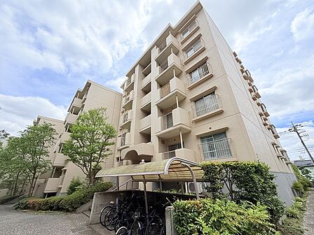 商業施設が徒歩圏内に充実、日々のお買い物も安心な環境です。 