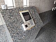 マンションの入口にはオートロック機能を完備。 防犯性能が高く、安心してお住まいいただけます。
