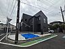 外観：陽当たり良好な3面角地 明るい物件です