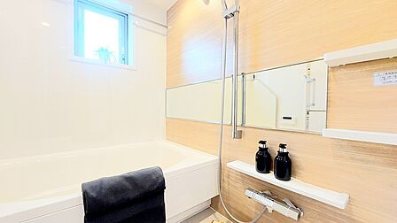 花粉や雨の日、寒い冬の時期に嬉しい浴室乾燥機。換気機能で入浴時に湿気を換気しカビの防止にもなります。