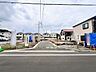 外観：戸建てが立ち並ぶ静かな住宅街。四季折々の移り変わりを感じながら自然と楽しみ、暮らす、そんな毎日を日々の中で感じられる住環境  