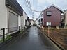 外観：戸建てが立ち並ぶ静かな住宅街。四季折々の移り変わりを感じながら自然と楽しみ、暮らす、そんな毎日を日々の中で感じられる住環境 
