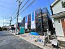 外観：5m幅員の道路に面しておりお車の運転が苦手な方でも安心して出入りいただけます。 