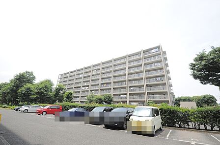 広めのバルコニーは風通しも良くお洗濯物もしっかりと干すことができます!