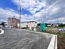外観：戸建てが立ち並ぶ静かな住宅街。四季折々の移り変わりを感じながら自然と楽しみ、暮らす、そんな毎日を日々の中で感じられる住環境 