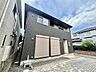 外観：戸建てが立ち並ぶ静かな住宅街。四季折々の移り変わりを感じながら自然と楽しみ、暮らす、そんな毎日を日々の中で感じられる住環境 