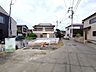外観：戸建てが立ち並ぶ静かな住宅街。四季折々の移り変わりを感じながら自然と楽しみ、暮らす、そんな毎日を日々の中で感じられる住環境 