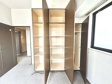 衣類の整理整頓に嬉しいクローゼット付きのお部屋。お子様のお部屋としても便利です。