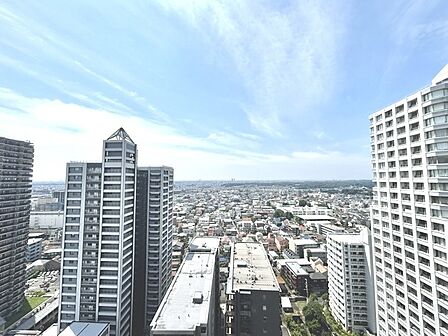 窓から眺める風景は一日の疲れを癒すヒーリングを奏でる、心地の良い時間を演出してくれます。室内も重要ですが、周りの環境もマイホーム選びの大事なポイント