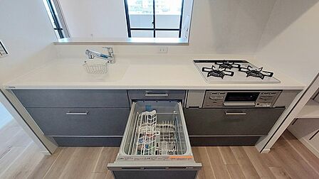 家事時間を短縮できる食洗機付き、毎日の負担を減らしてお料理を楽しめる嬉しい設備です。