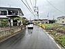 外観：6m幅員の道路に面しておりお車の運転が苦手な方でも安心して出入りいただけます。 