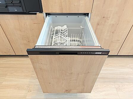 便利なビルトイン食洗器を装備!面倒な食器洗いがとても楽になる、心強い主婦の味方です。