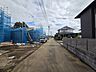 外観：戸建てが立ち並ぶ静かな住宅街。四季折々の移り変わりを感じながら自然と楽しみ、暮らす、そんな毎日を日々の中で感じられる住環境 