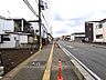 外観：前面道路は広く、駐車がしやすいです。 