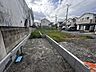 外観：カースペースは1台駐車できます。車庫の出し入れのしやすさなど、実際に現地にてご確認ください。 