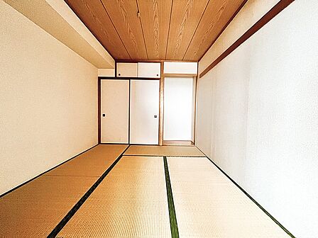 和室があるとやはりどこか心落ち着いてしまいます。客間としてもちょうど良い6帖。