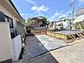 外観：戸建てが立ち並ぶ静かな住宅街。四季折々の移り変わりを感じながら自然と楽しみ、暮らす、そんな毎日を日々の中で感じられる住環境 