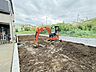外観：隣地に家が建ち並んでいる訳ではないので、圧迫感もなく解放感がございます。